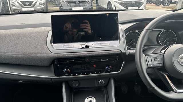 Nissan Qashqai QASHQAI 1.3 DiG-T MH Acenta Premium 5dr