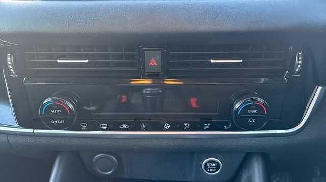 Nissan Qashqai QASHQAI 1.3 DiG-T MH N-Connecta 5dr