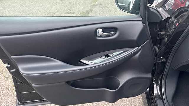 Nissan LEAF LEAF 110kW N-Connecta 39kWh 5dr Auto