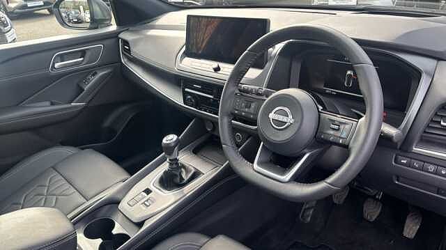 Nissan Qashqai Qashqai 1.3 Dig-t MHB 140 Tekna