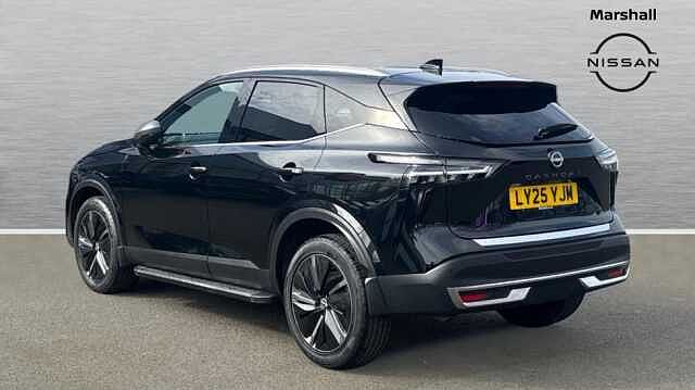 Nissan Qashqai Qashqai 1.3 Dig-t MHB 140 Tekna