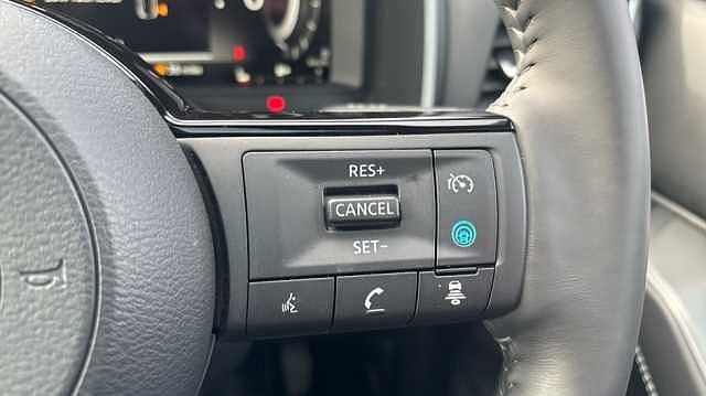 Nissan Qashqai Qashqai 1.3 Dig-t MHB 140 Tekna