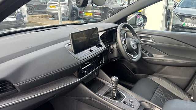 Nissan Qashqai Qashqai 1.3 Dig-t MHB 140 Tekna