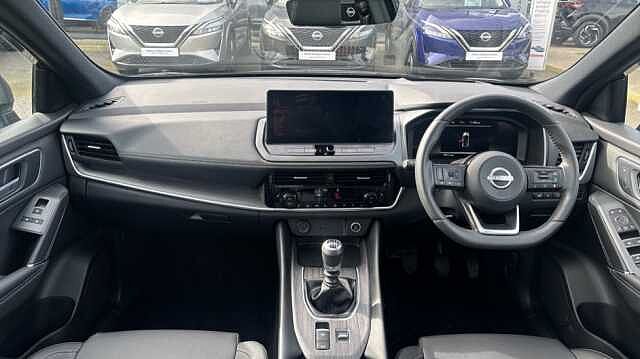 Nissan Qashqai Qashqai 1.3 Dig-t MHB 140 Tekna