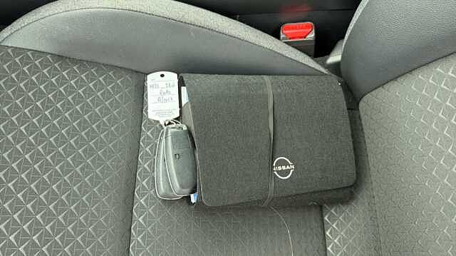 Nissan Juke JUKE 1.0 DiG-T N-Connecta 5dr DCT