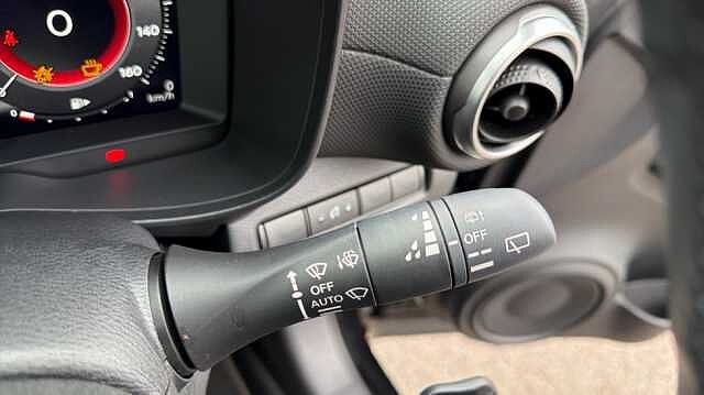 Nissan Juke JUKE 1.0 DiG-T N-Connecta 5dr DCT