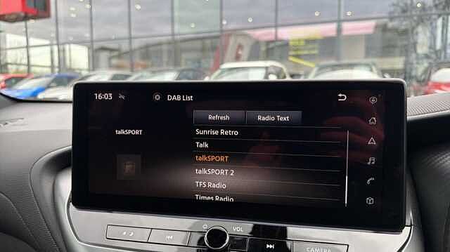 Nissan Juke JUKE 1.0 DiG-T N-Connecta 5dr DCT