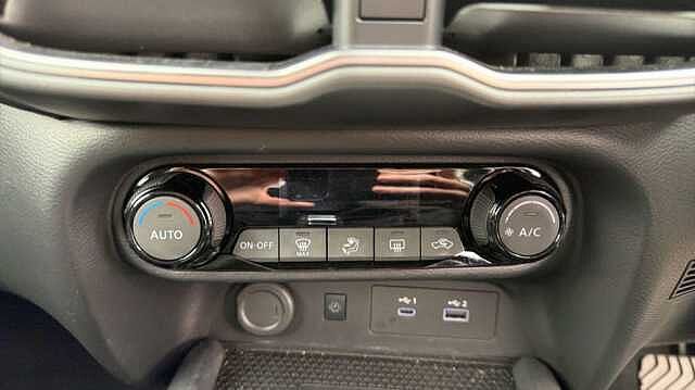 Nissan Juke JUKE 1.0 DiG-T N-Connecta 5dr DCT