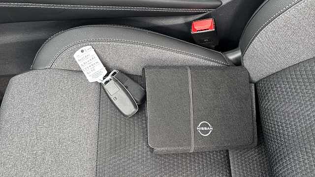 Nissan Qashqai QASHQAI 1.3 DiG-T MH N-Connecta 5dr